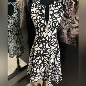 🖤🖤NWOT-GORGEOUS DNKY BLACK AND WHITE DRESS SZ 2🖤🖤